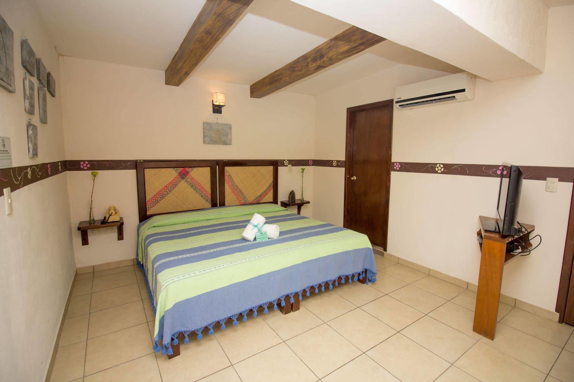 Forrest Hotel Huatulco Exterior photo